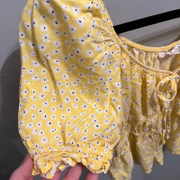 Summer Aeropostale yellow top white flowers size medium womens - Picture 4 of 5